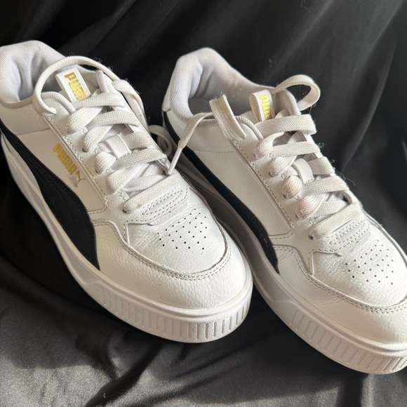 Puma Classic suede leather in White and Black Sneakers - Picture 3 of 10
